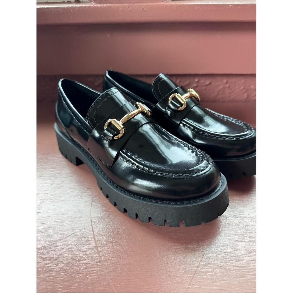 Steve Madden LIKE NEW Women's Black and Gold Buckle Loafers Size 6